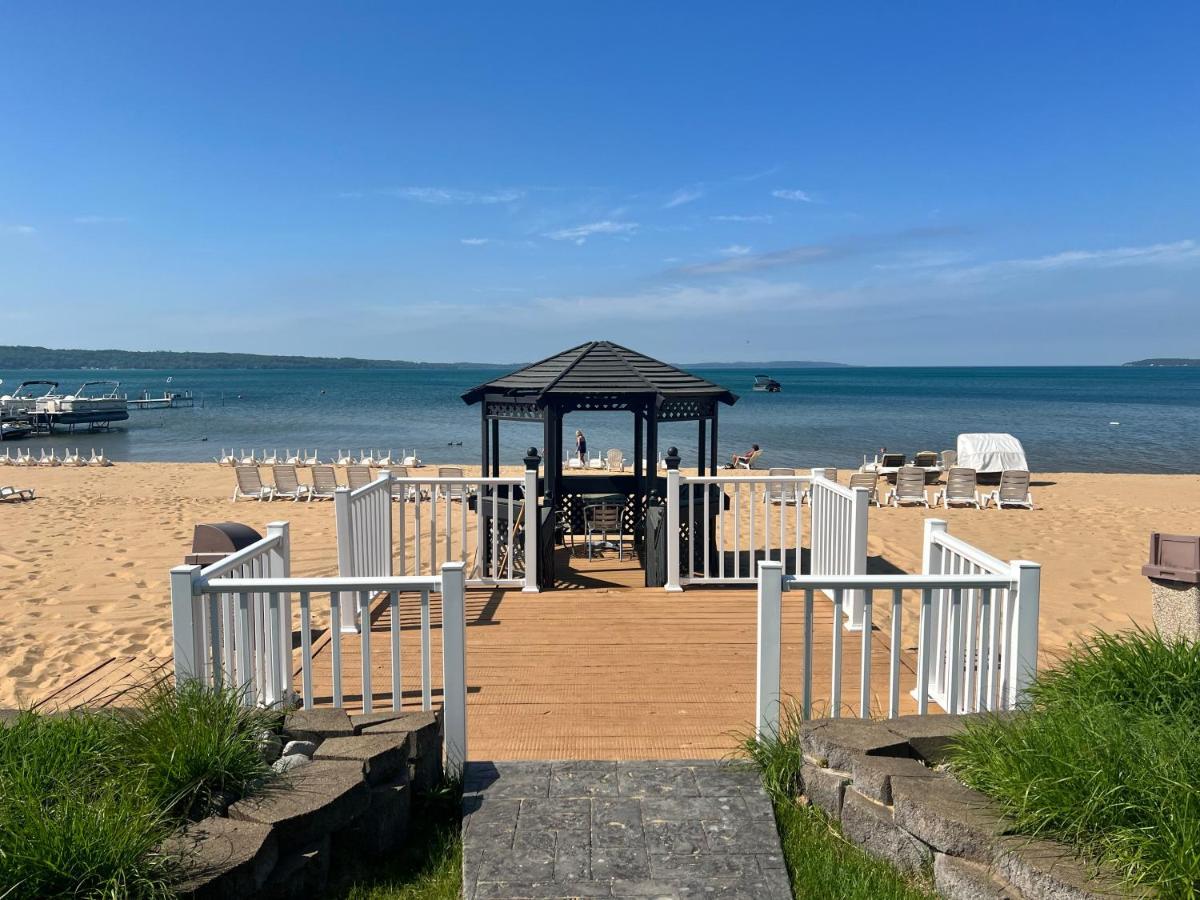 The Beach Haus - Traverse City Bagian luar foto