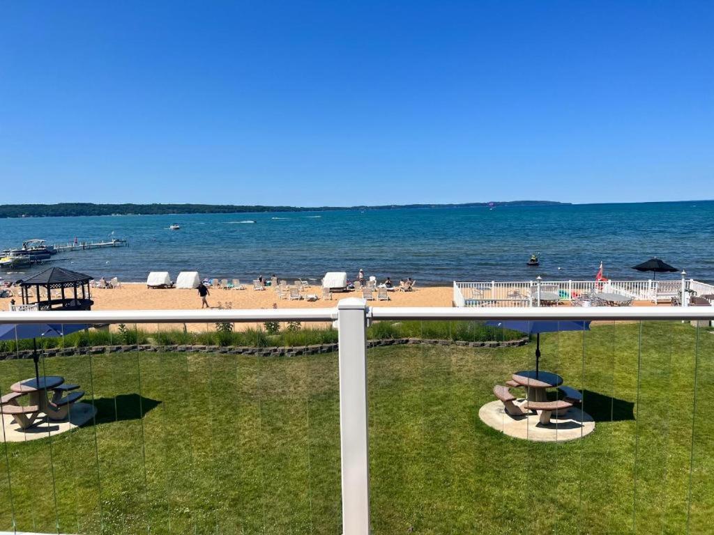 The Beach Haus - Traverse City Bagian luar foto